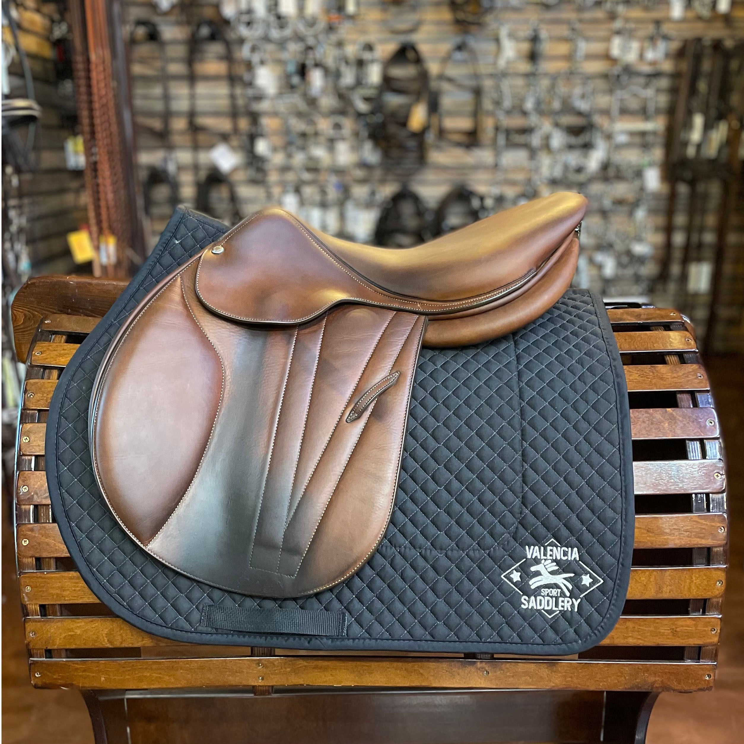 BUTET Premium Extra Flat Saddle R17" 2