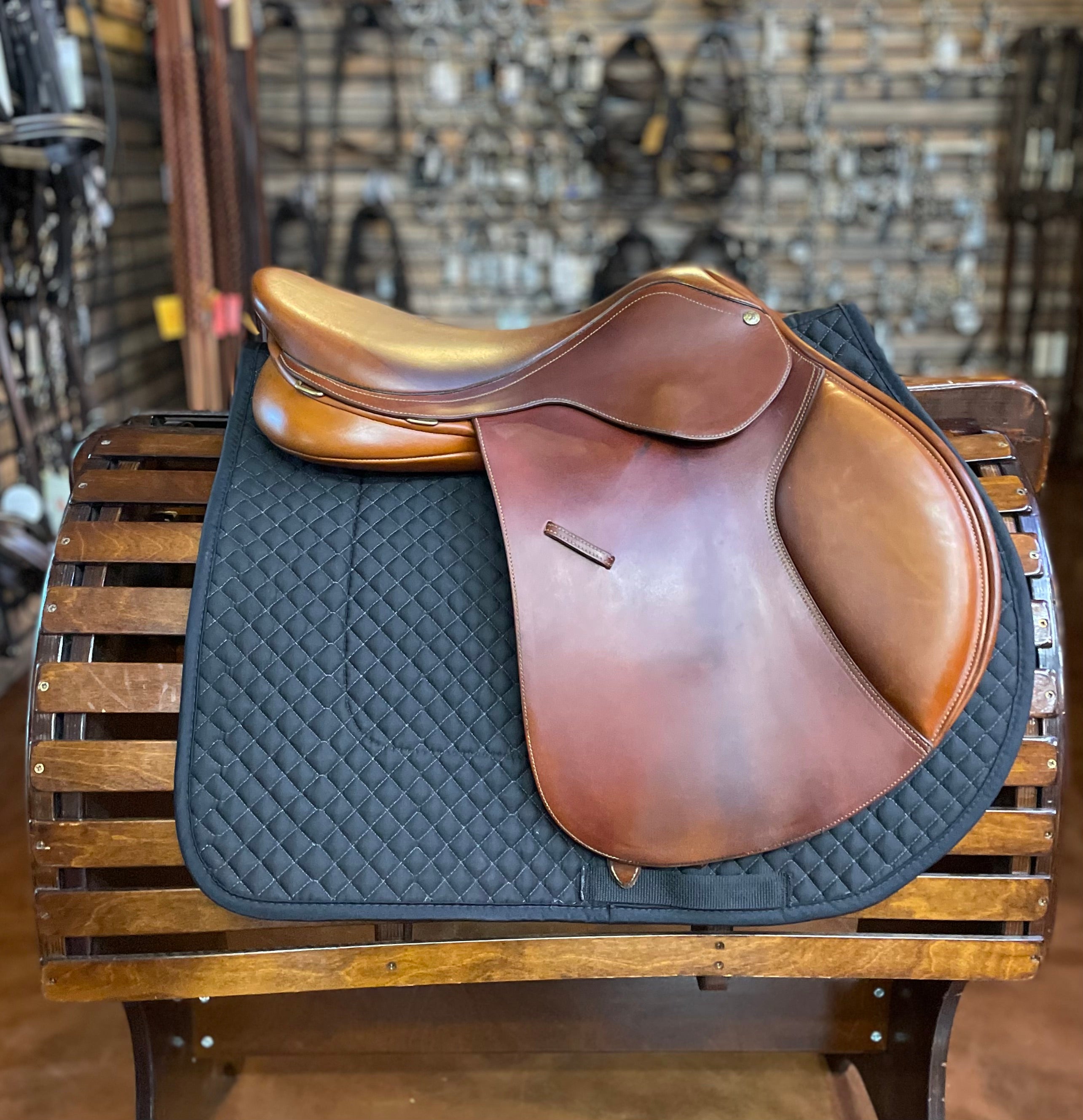 Bates Elevation Saddle 17"
