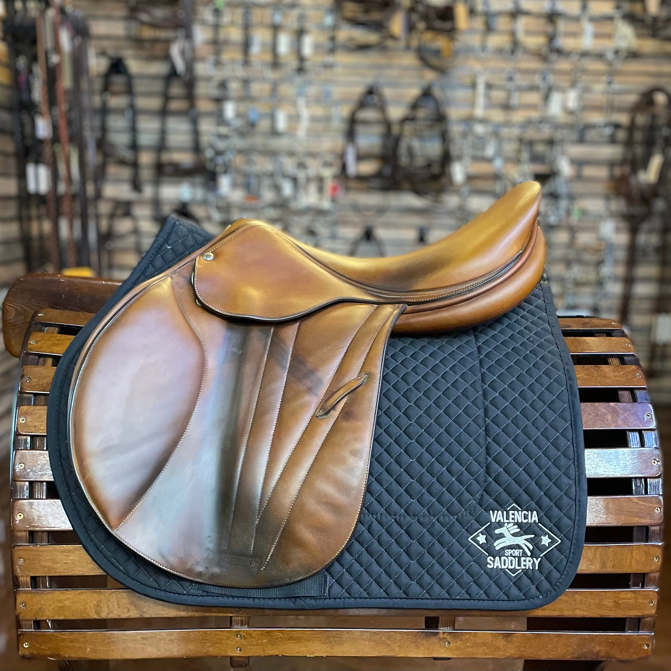 BUTET Premium Saddle M17.5" 3