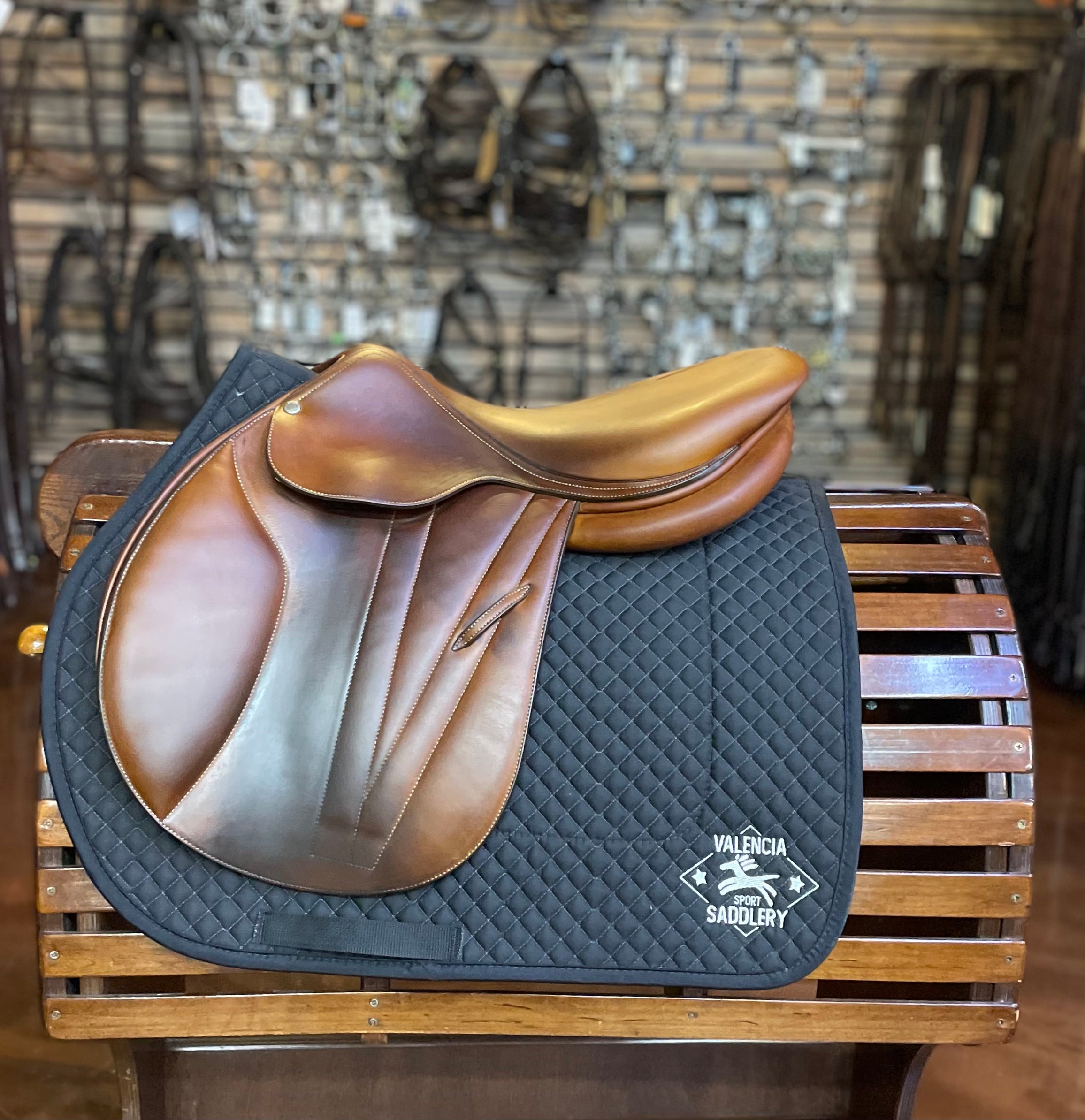 BUTET Premium Extra-Flat Saddle R17" 2