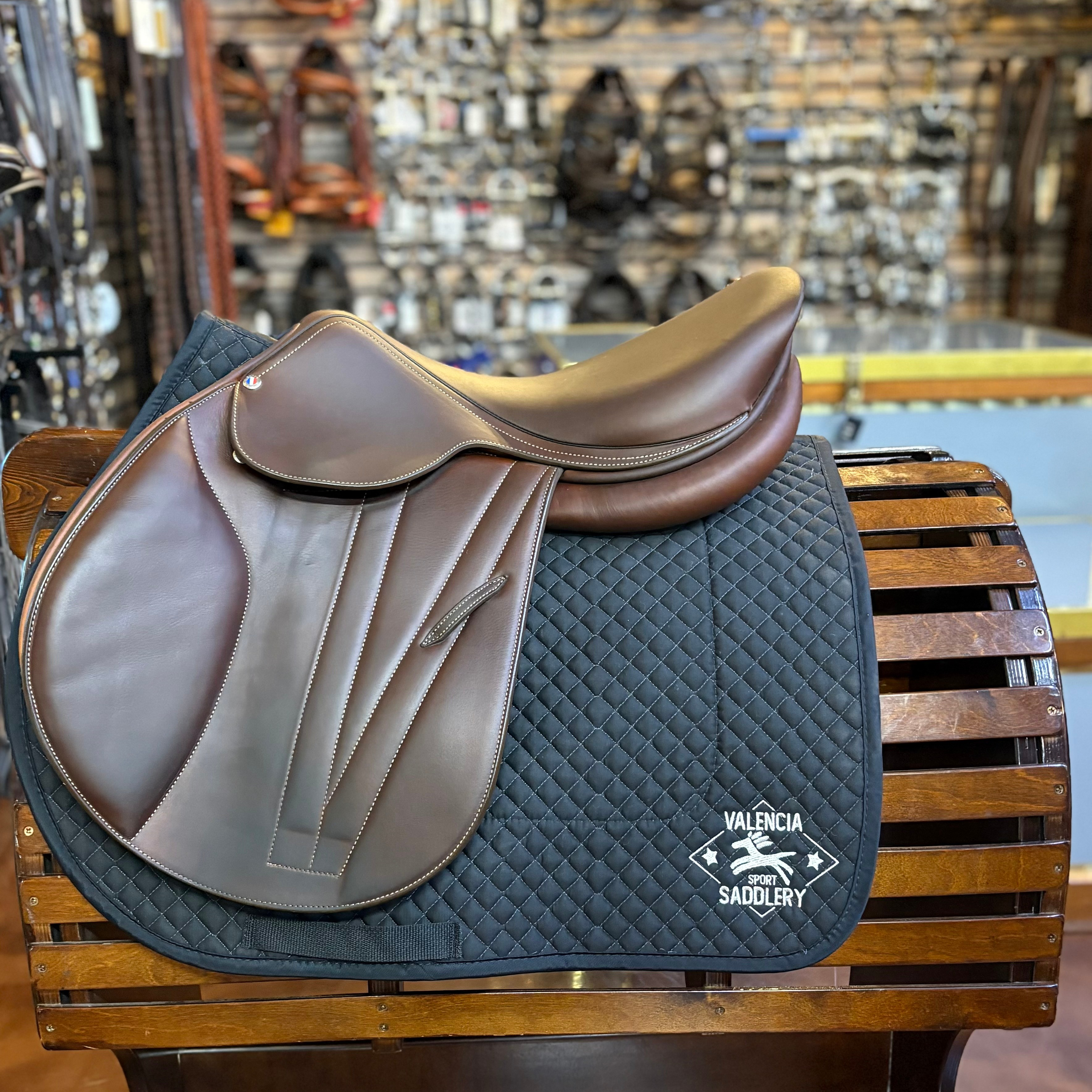 Butet Premium Saddle M2• 17.5" 2.25