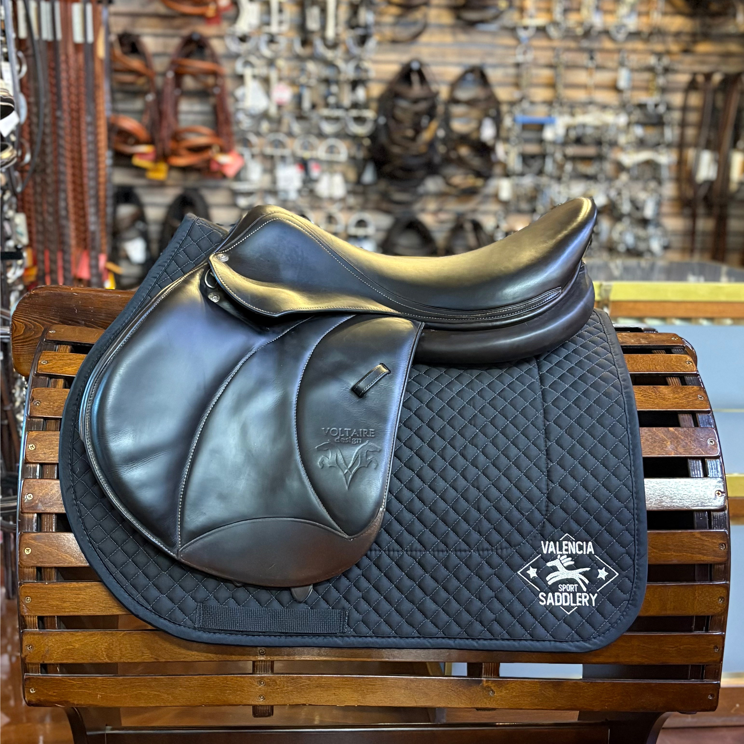 Voltaire Stuttgart saddle 18" 2A