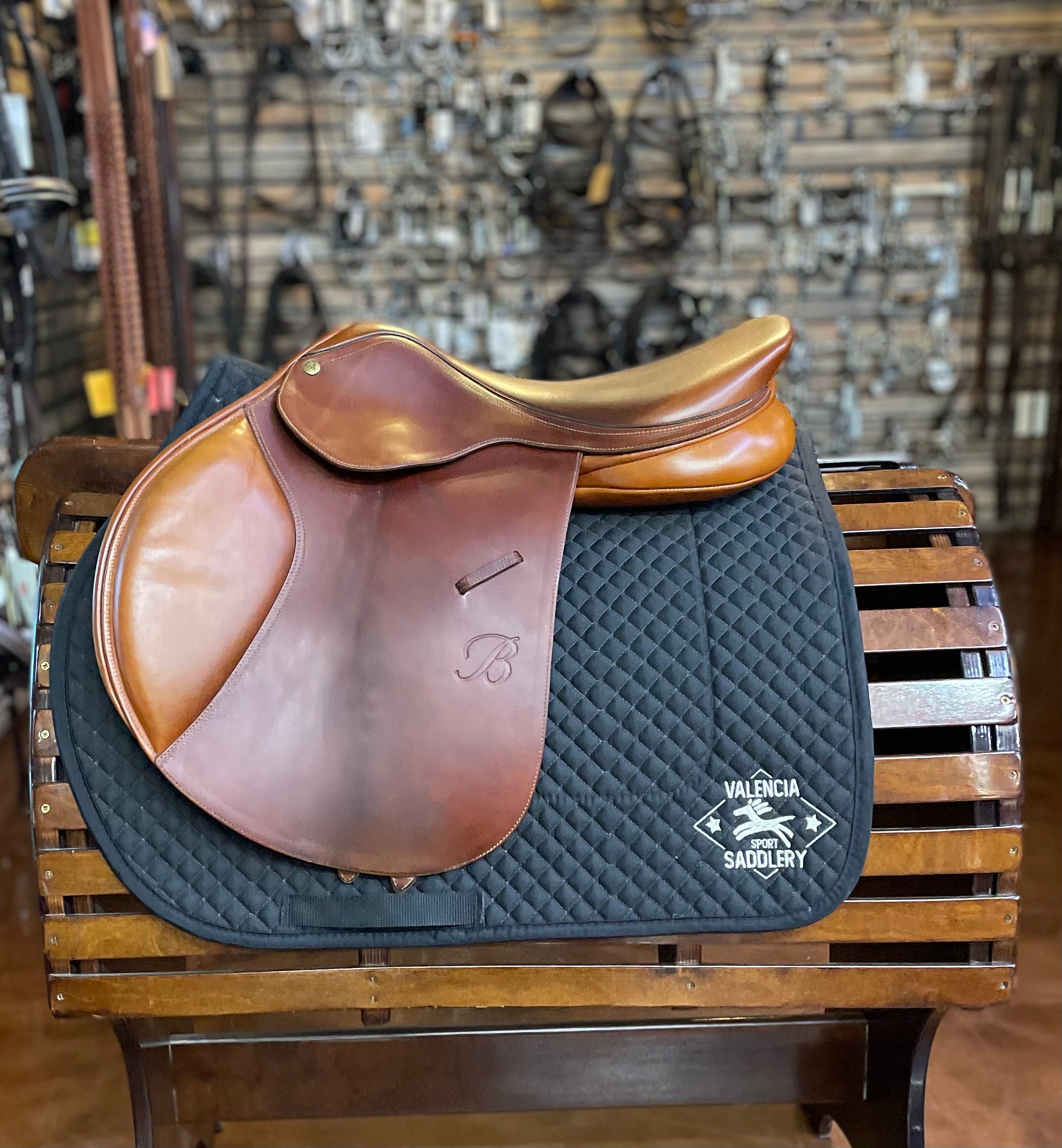 Bates Elevation Saddle 17"