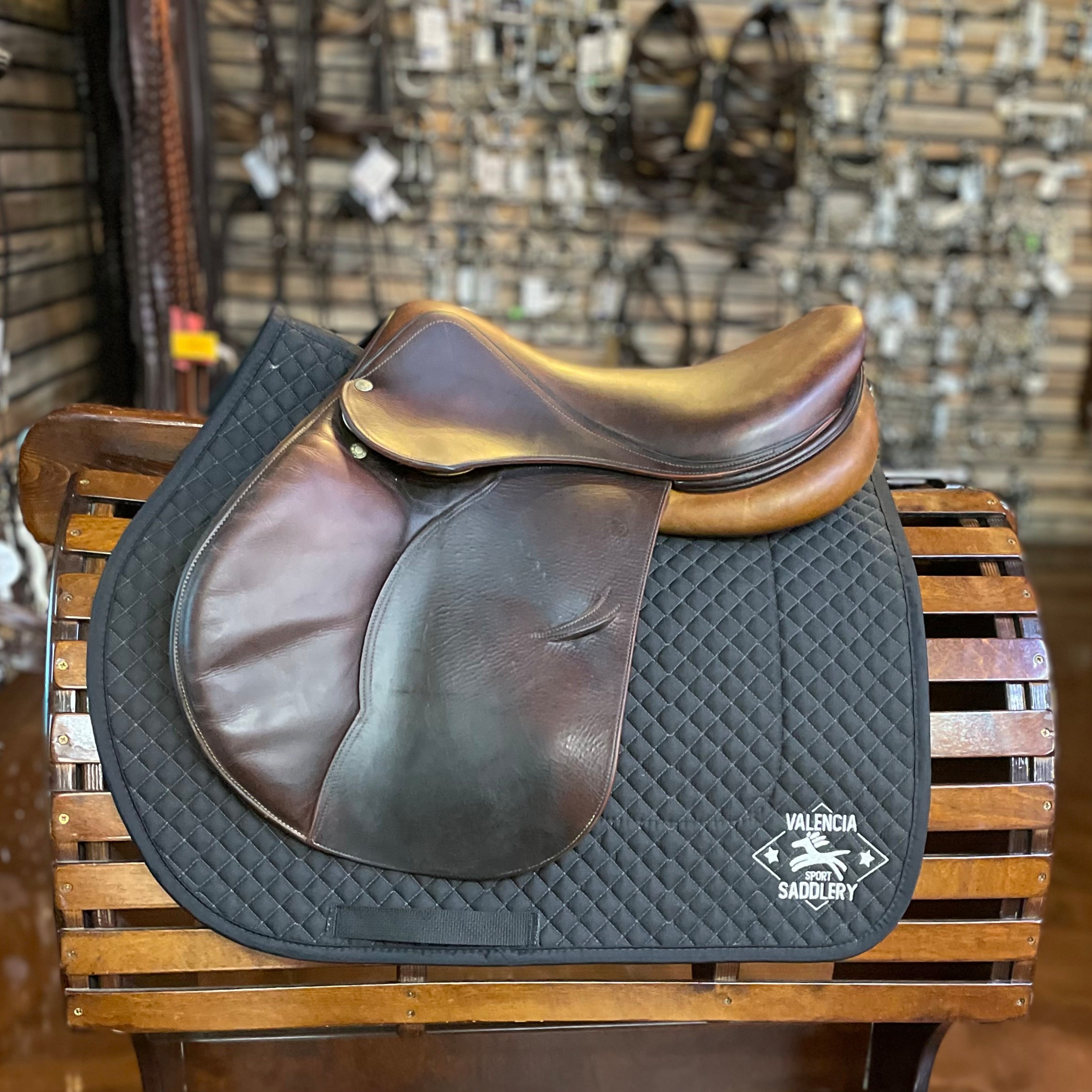 Devoucoux Oldara Saddle 17" 2A