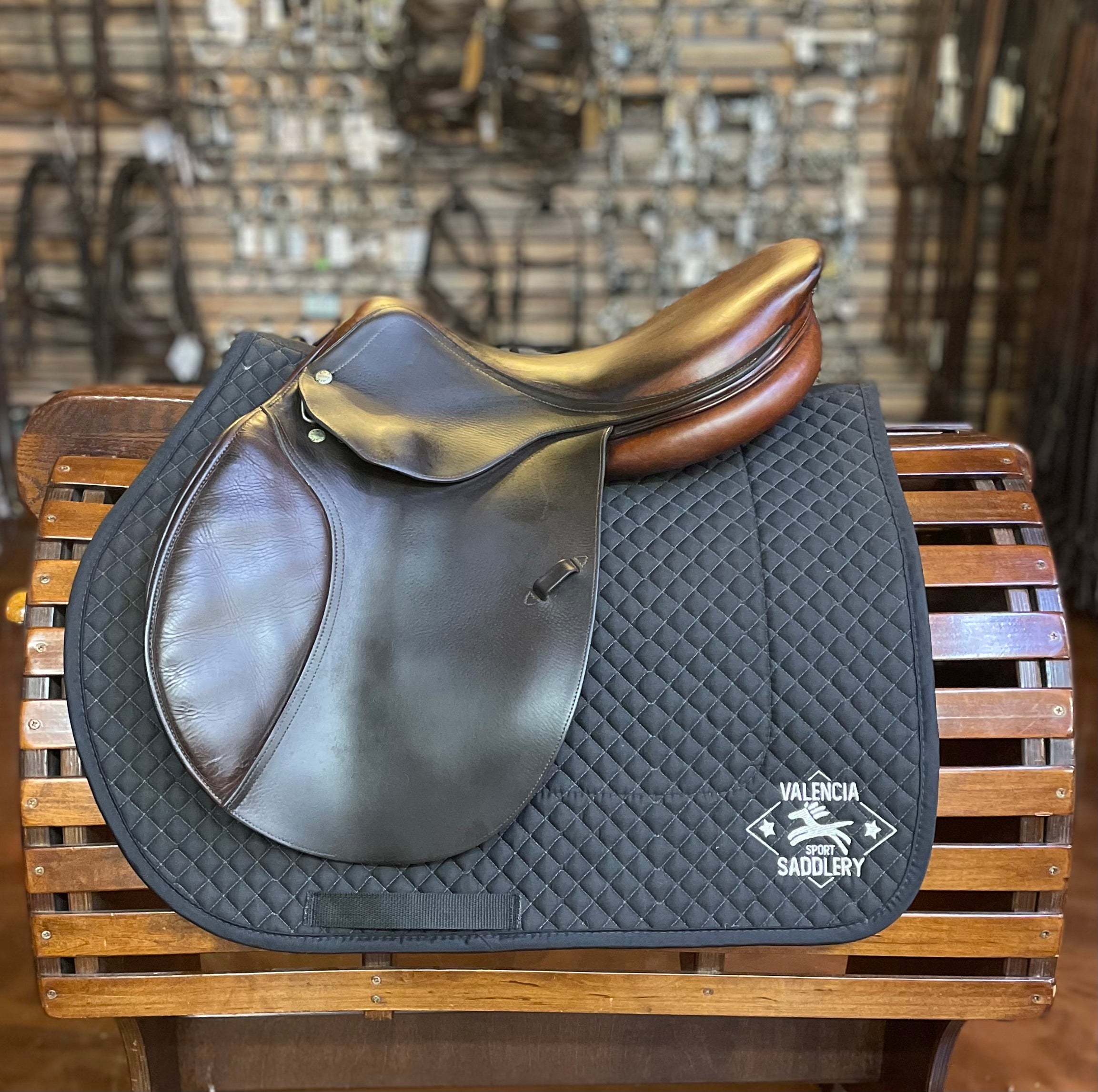 CWD Saddle 17" 2L