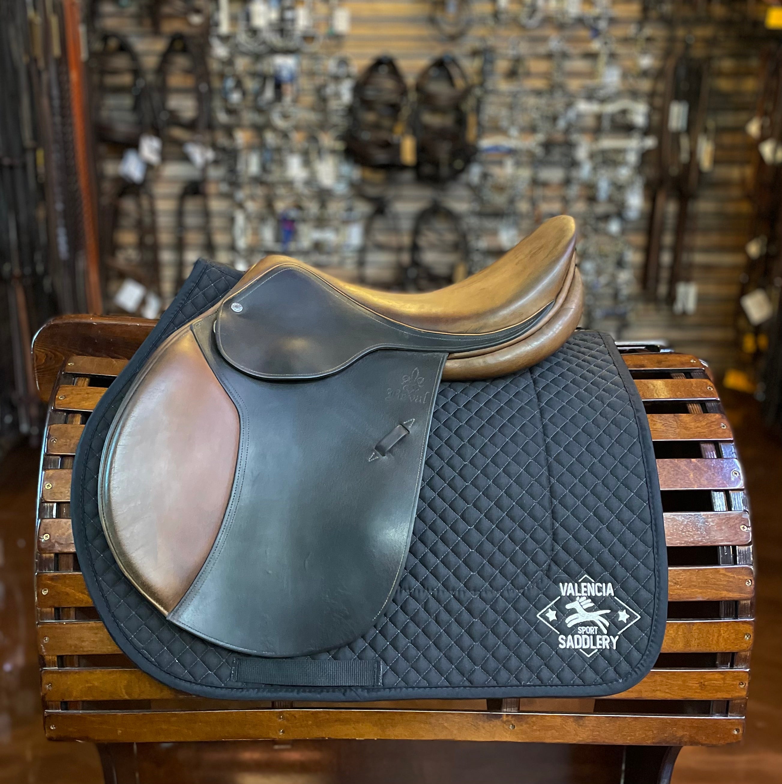 Beval Artisan Saddle 17" 2