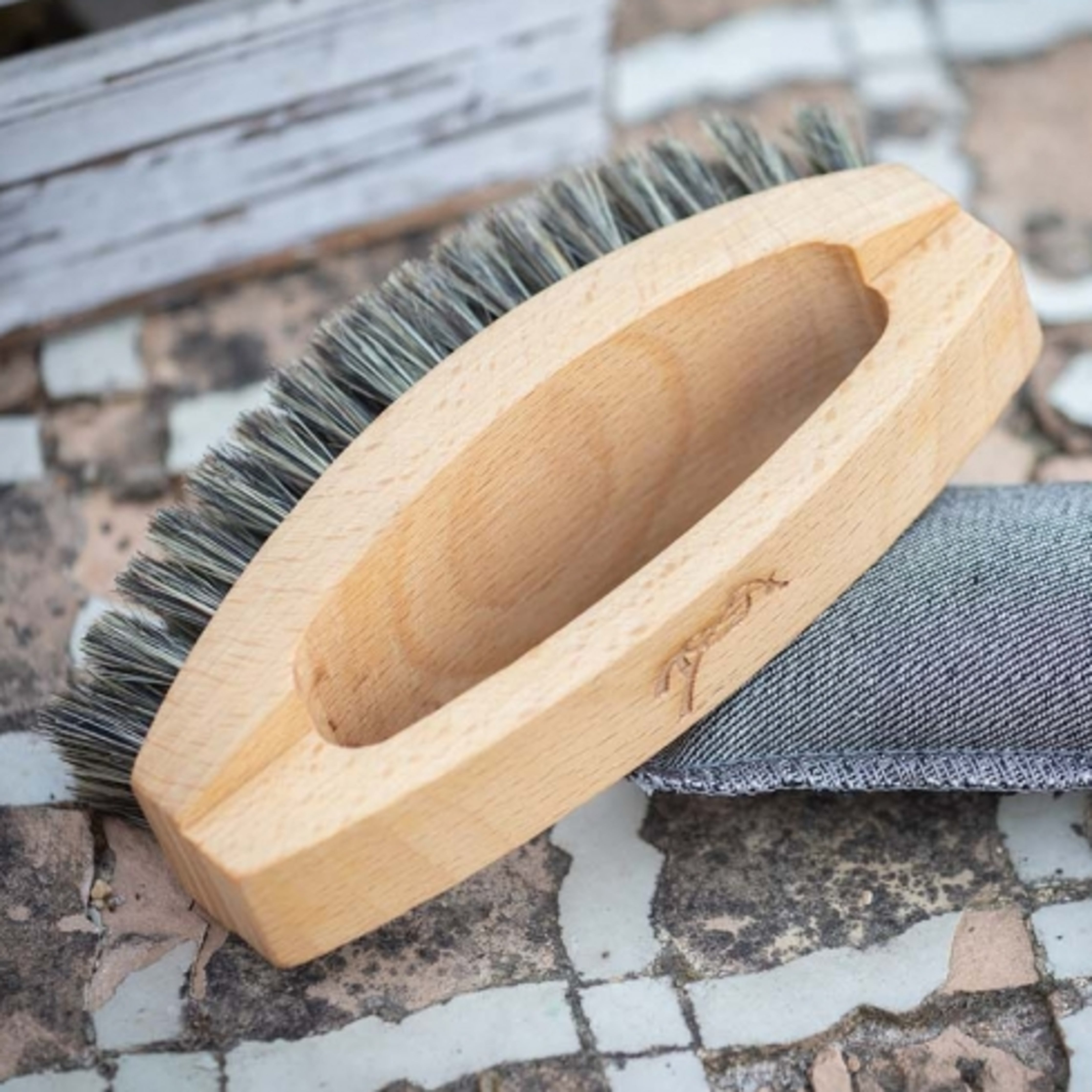 Penelope Curve Utility Brush