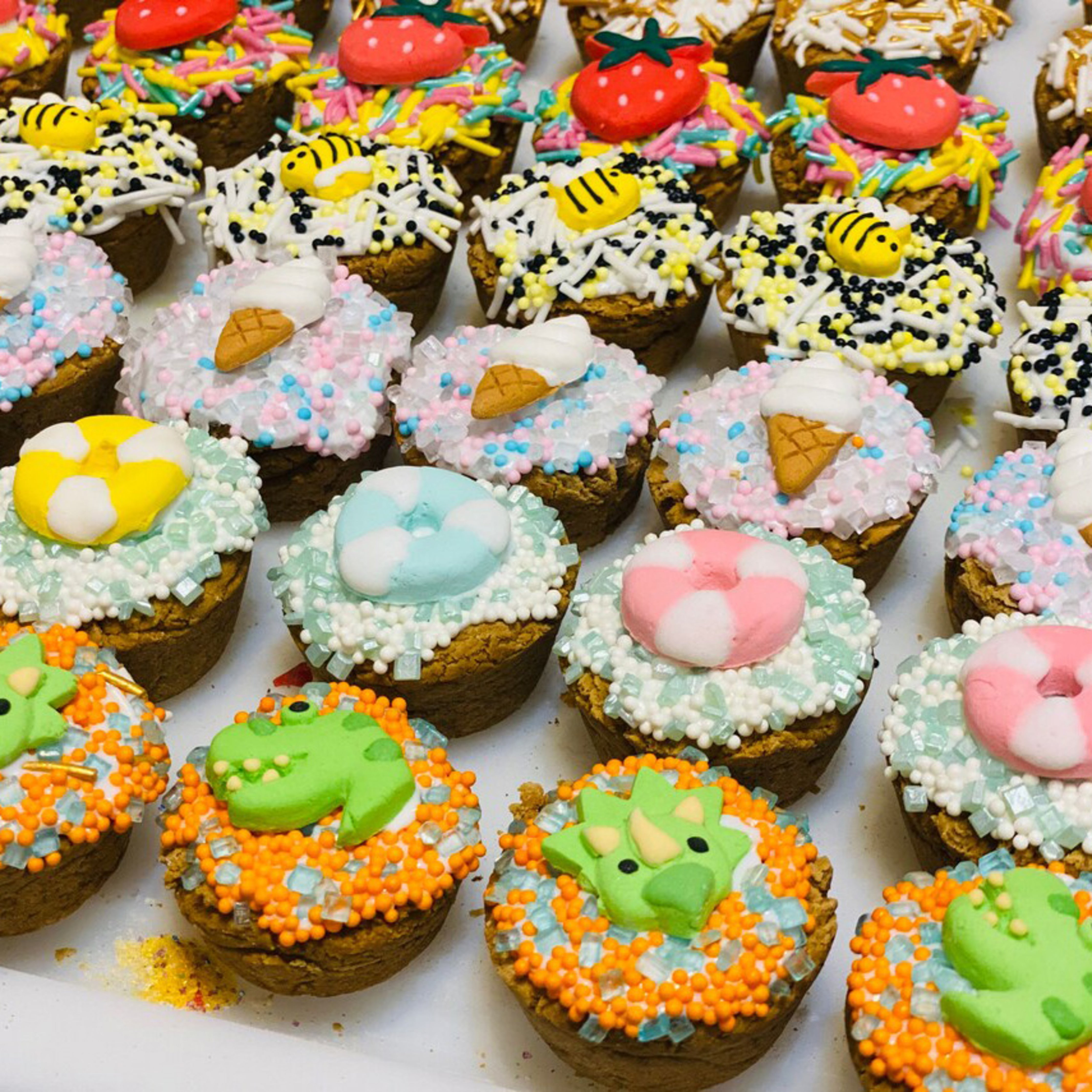 Harlow's Heavenly Horse Treats Mini Cakes dozen