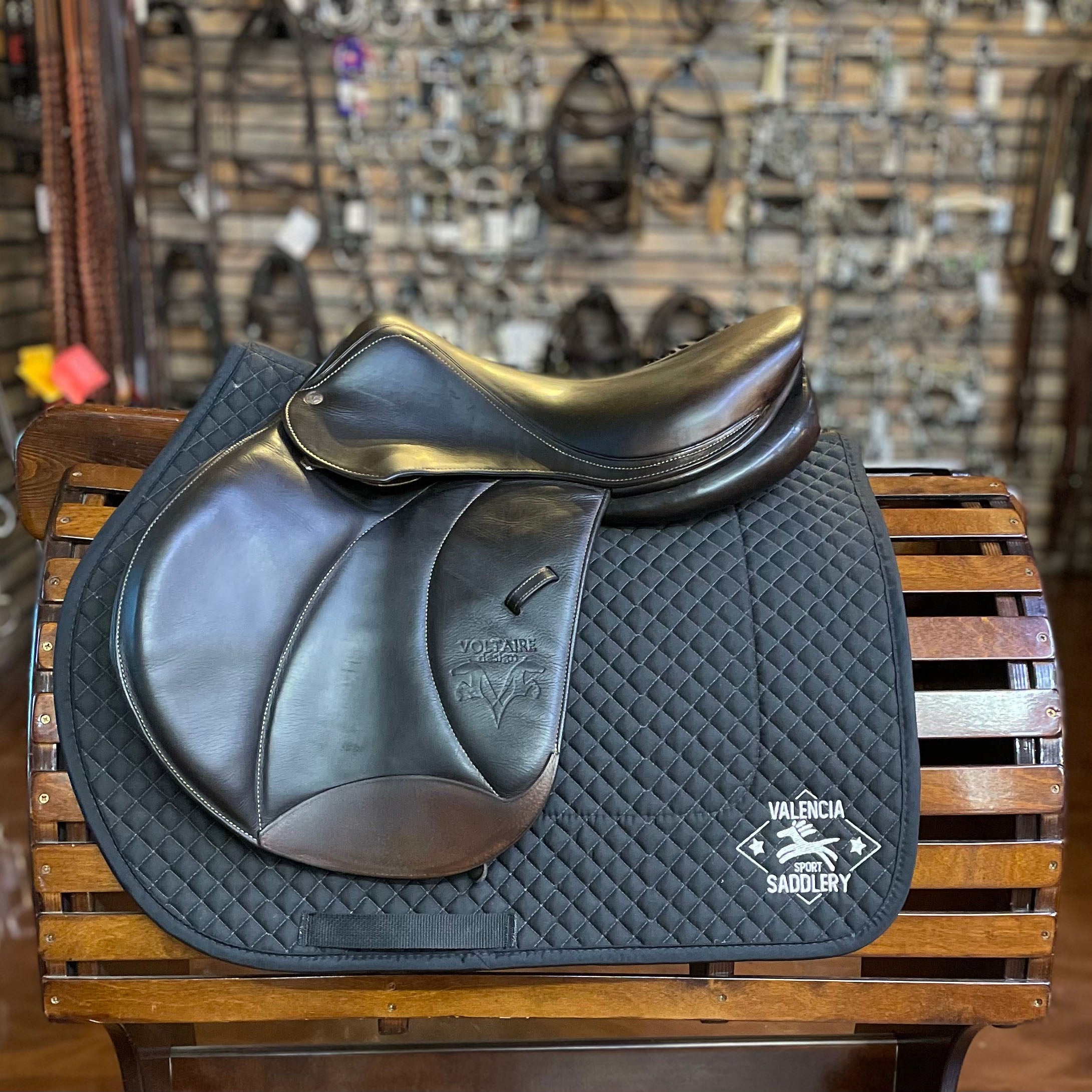 Voltaire Palm Beach saddle 16.5" 2A