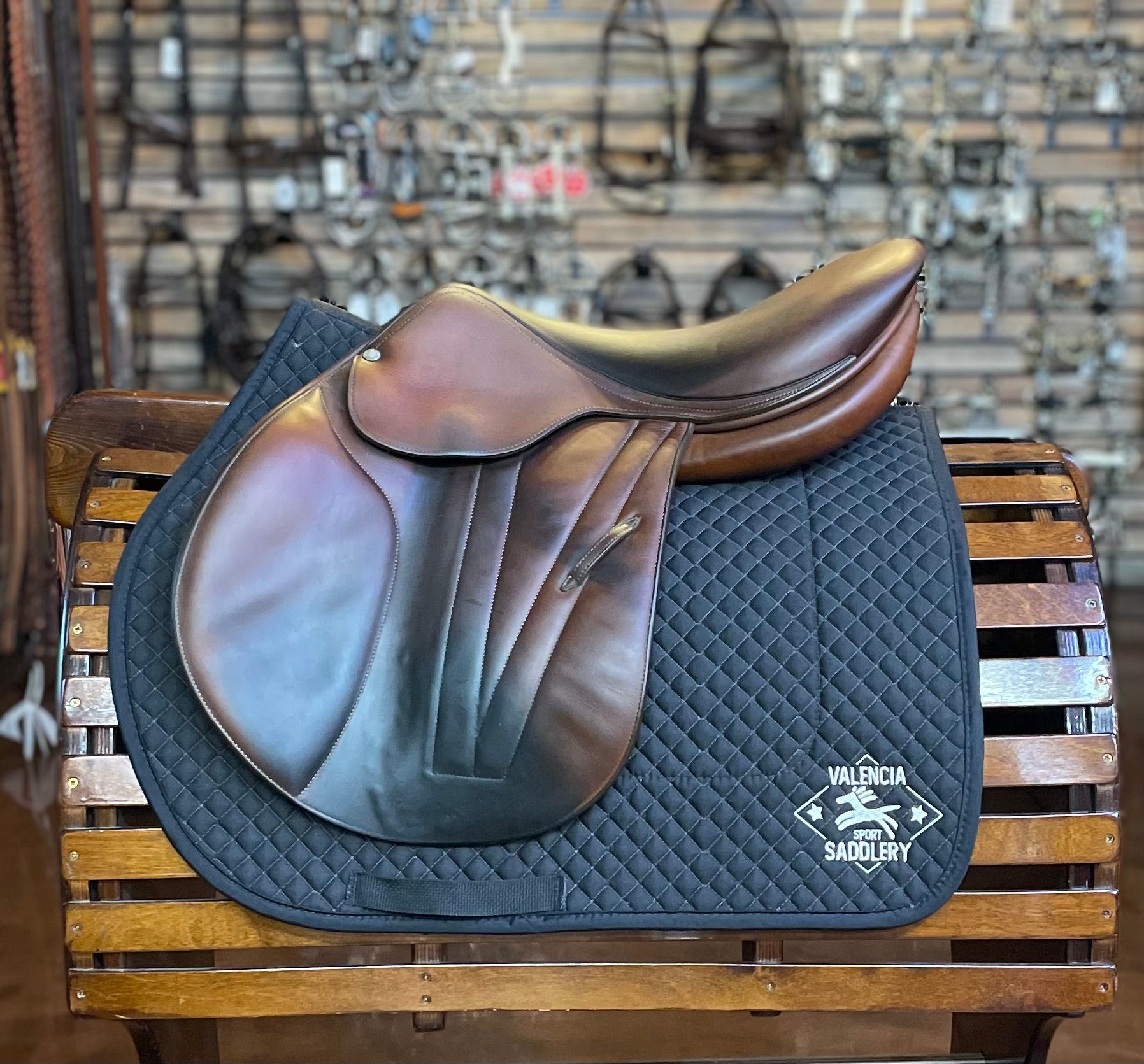 Butet Premium Saddle P17.5" 2.25