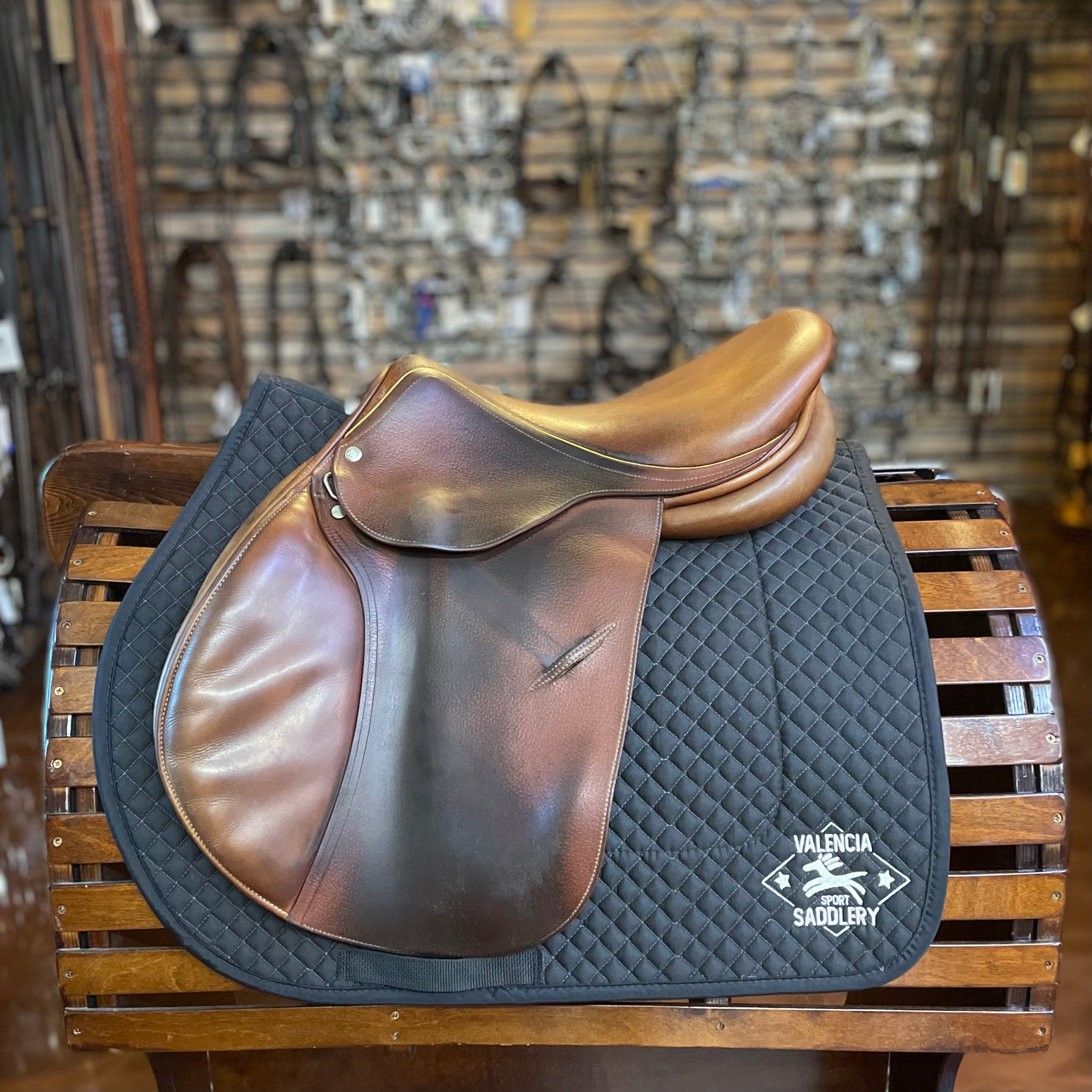 Luc Childeric Saddle 16.5" 3A