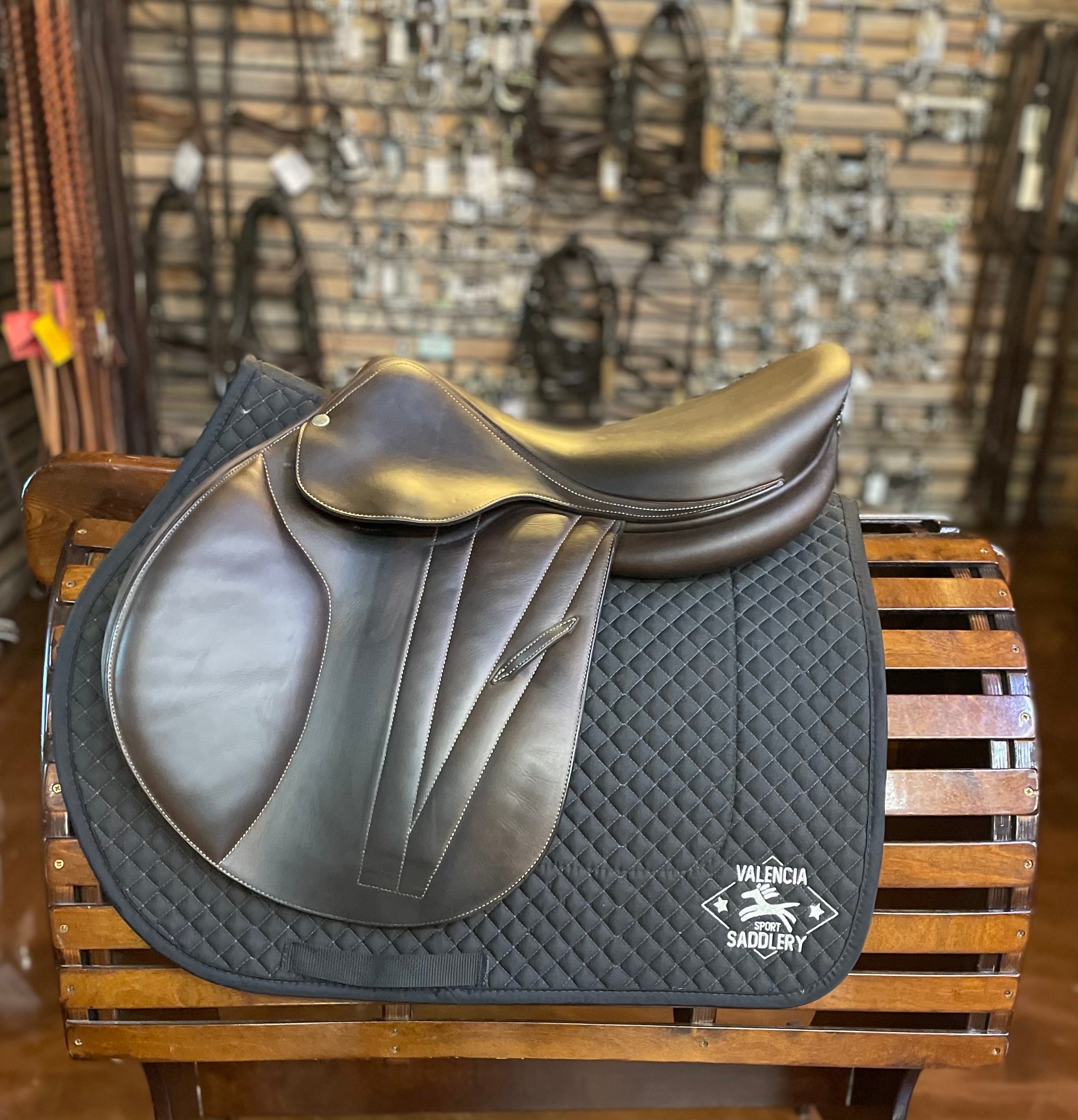 BUTET Premium Saddle M17" 2.25