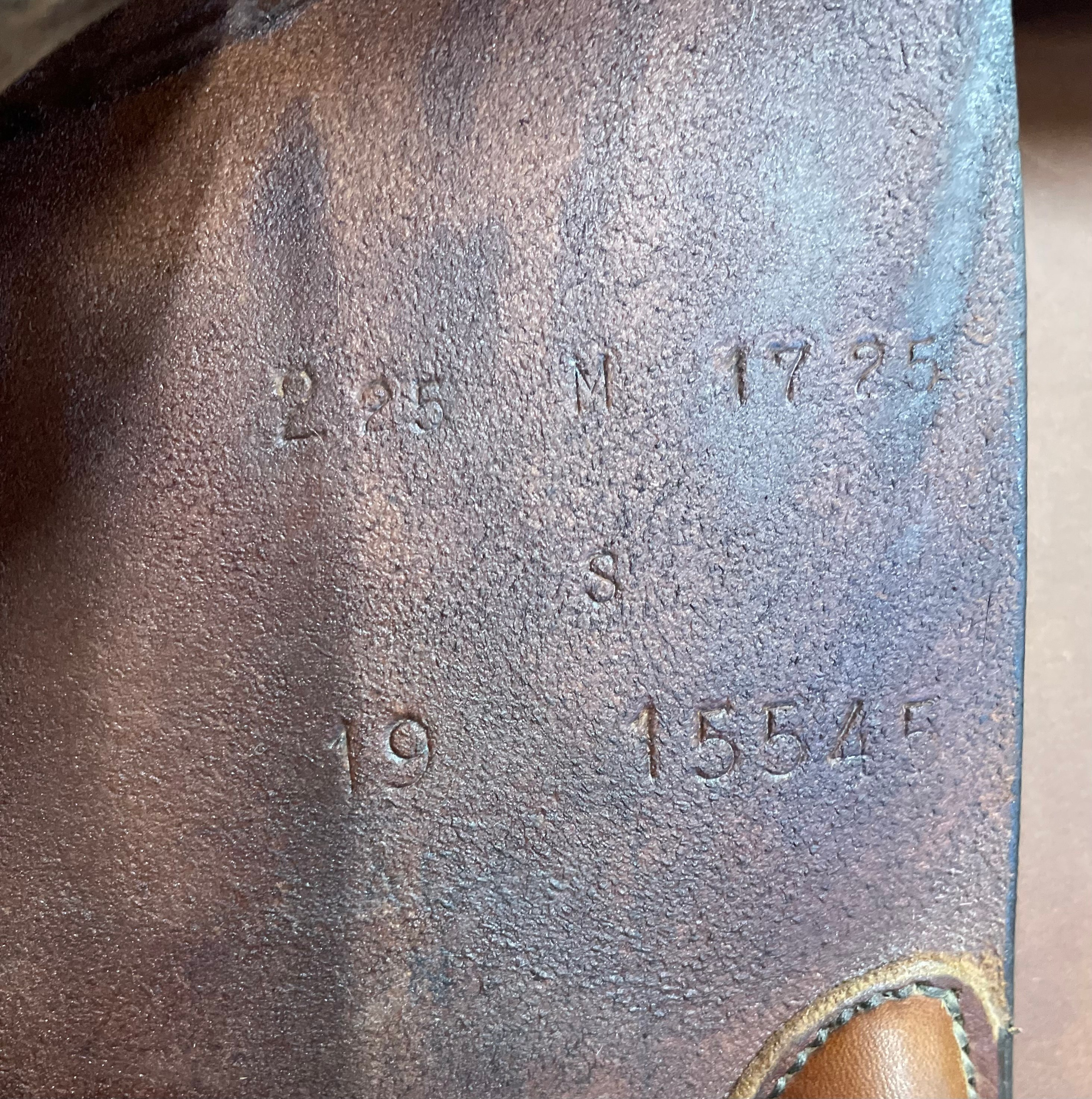 Butet Premium Saddle M17", 2.25 flaps with traditional Wool flocking