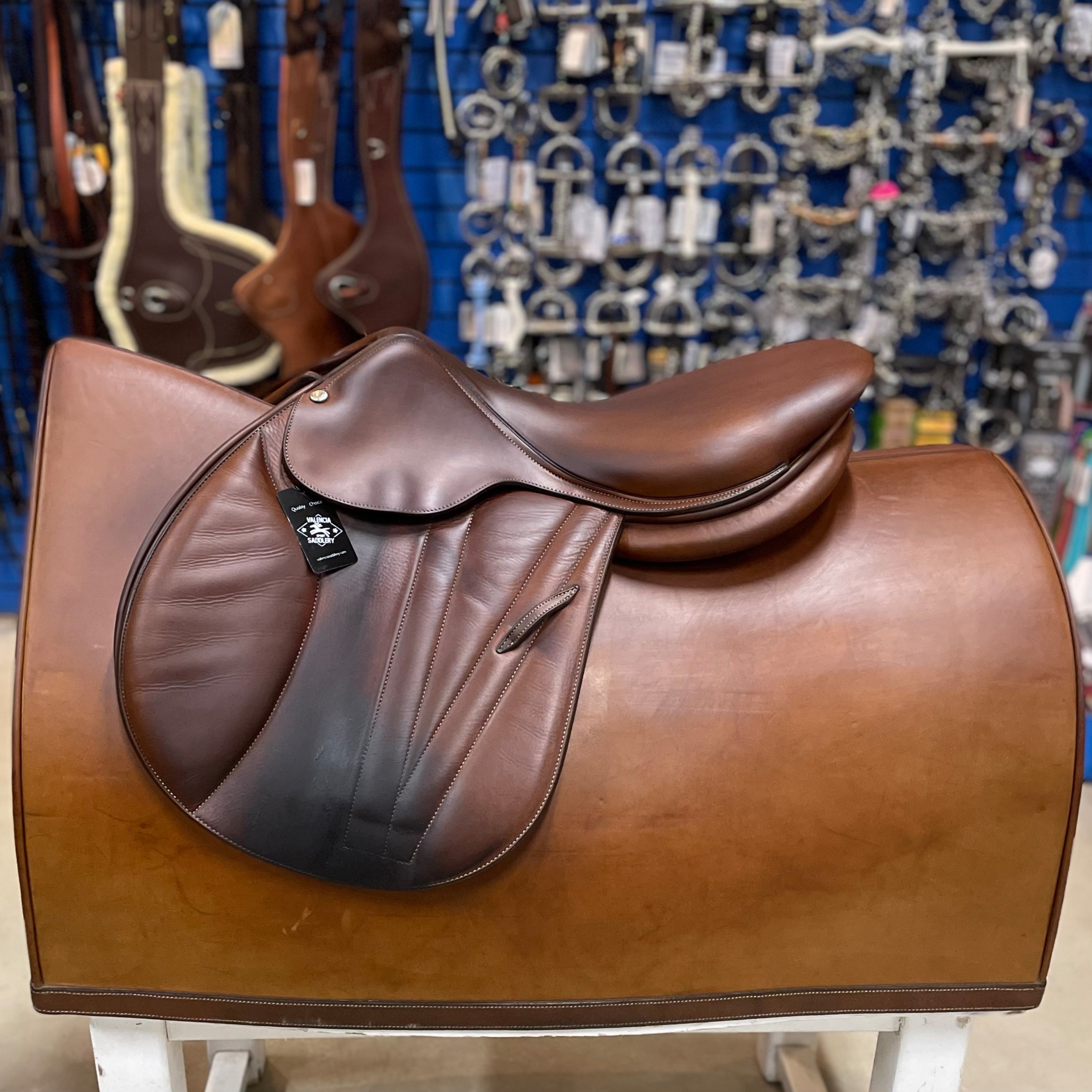 BUTET Premium Balmoral Saddle R17" 2