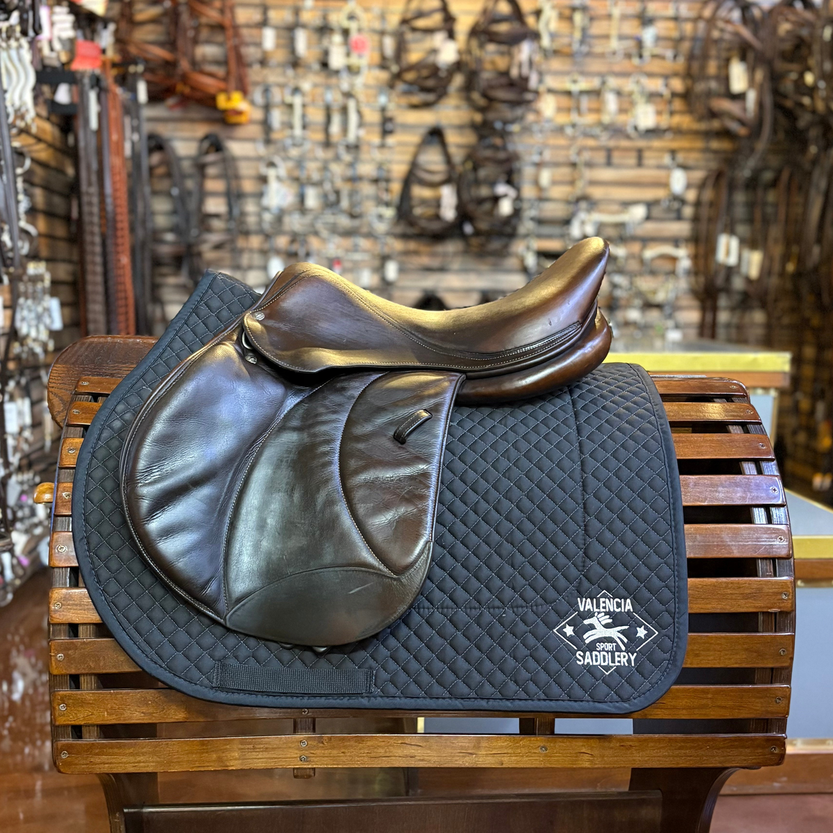 Voltaire Stuttgart saddle 17" 2A