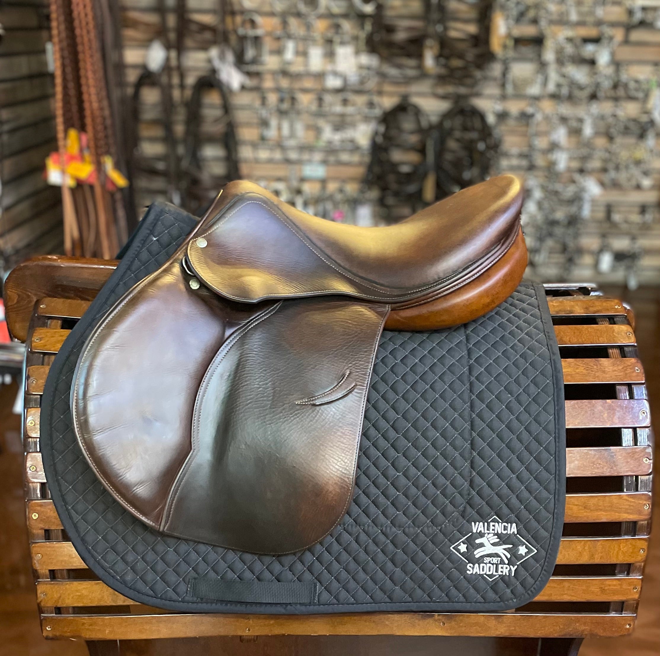Devoucoux Oldara Saddle 17" 2A