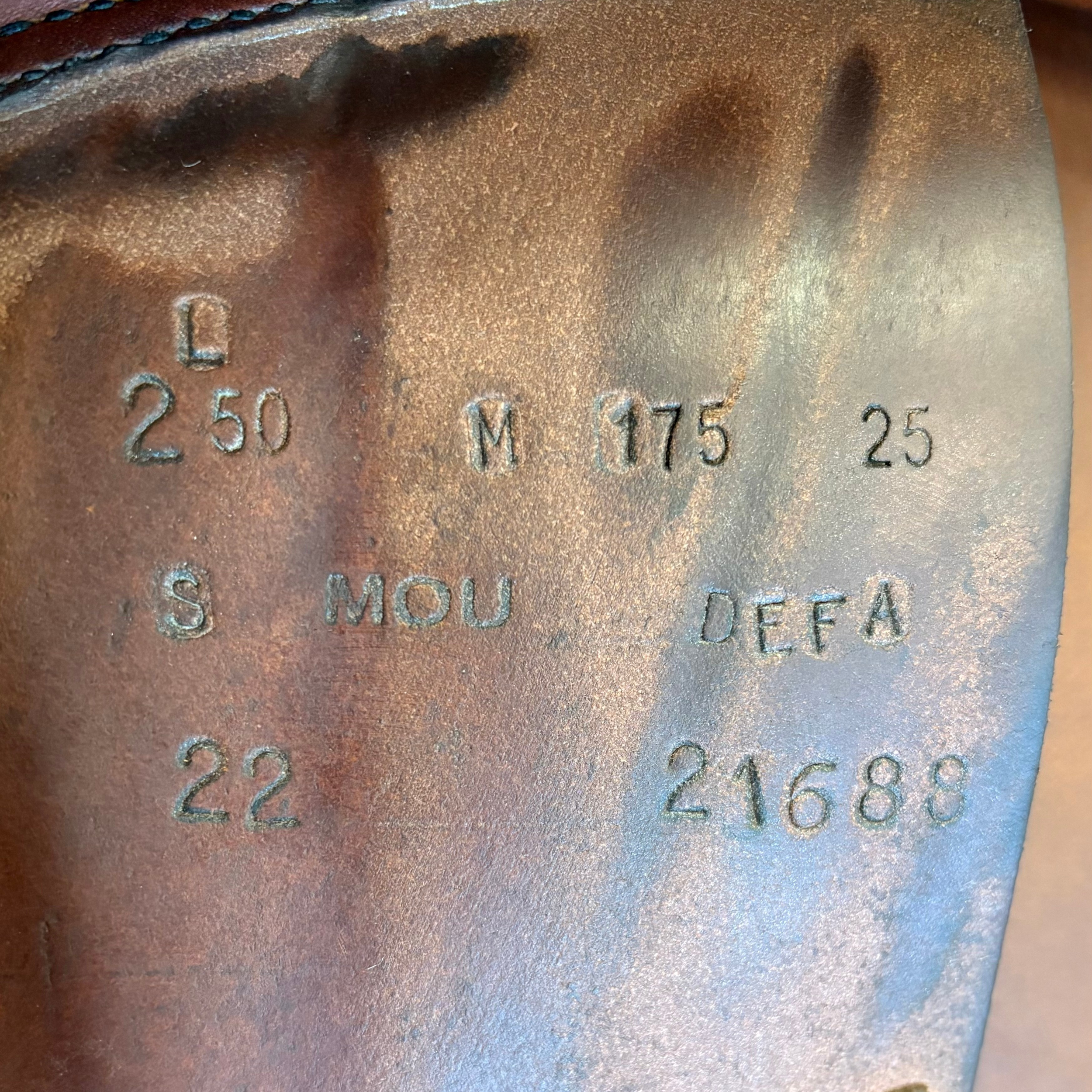 Butet Premium Saddle M17.5", 2.5 Long