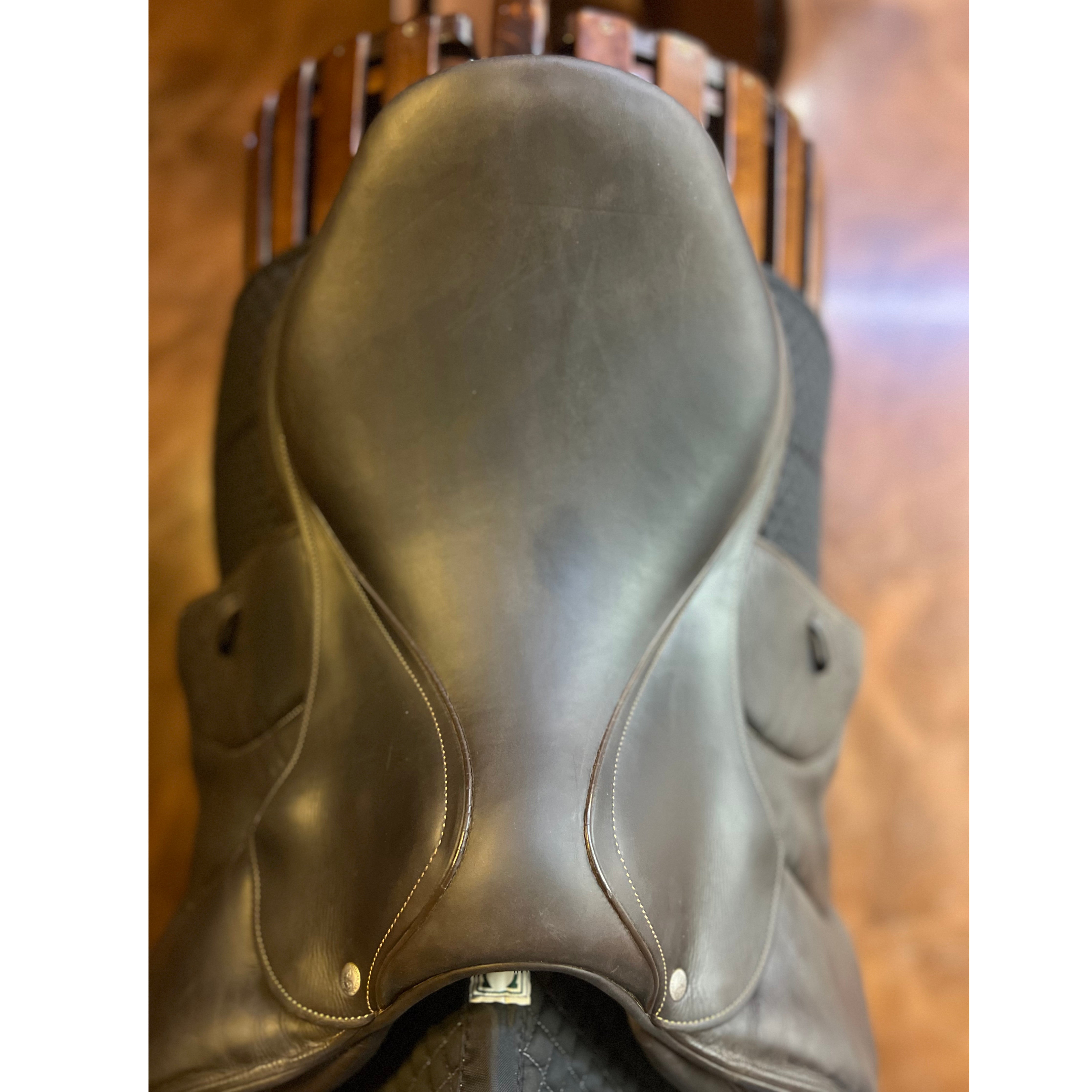 Voltaire Stuttgart saddle 17" 2A