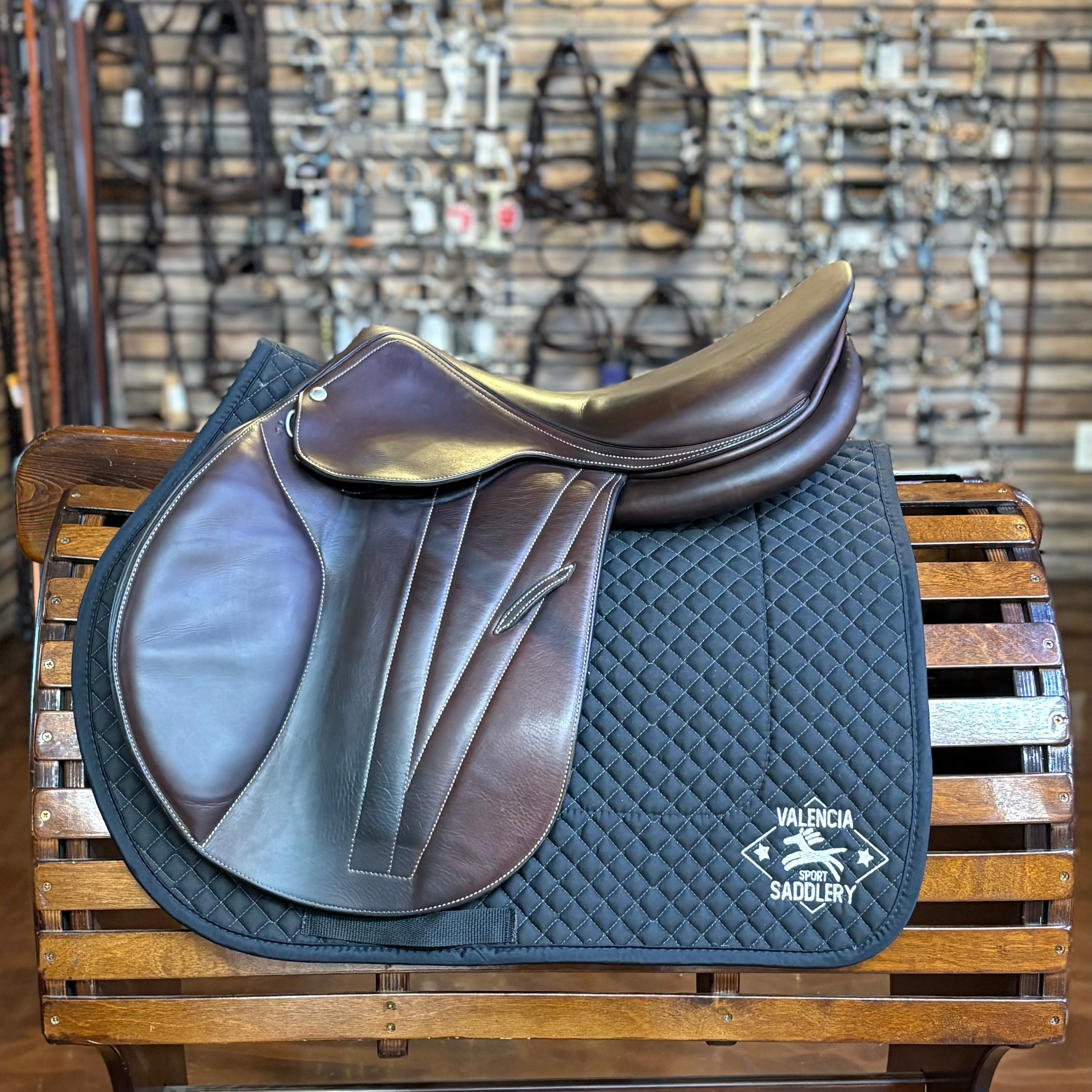 Butet Premium Saddle M17.5", 2.25 Long