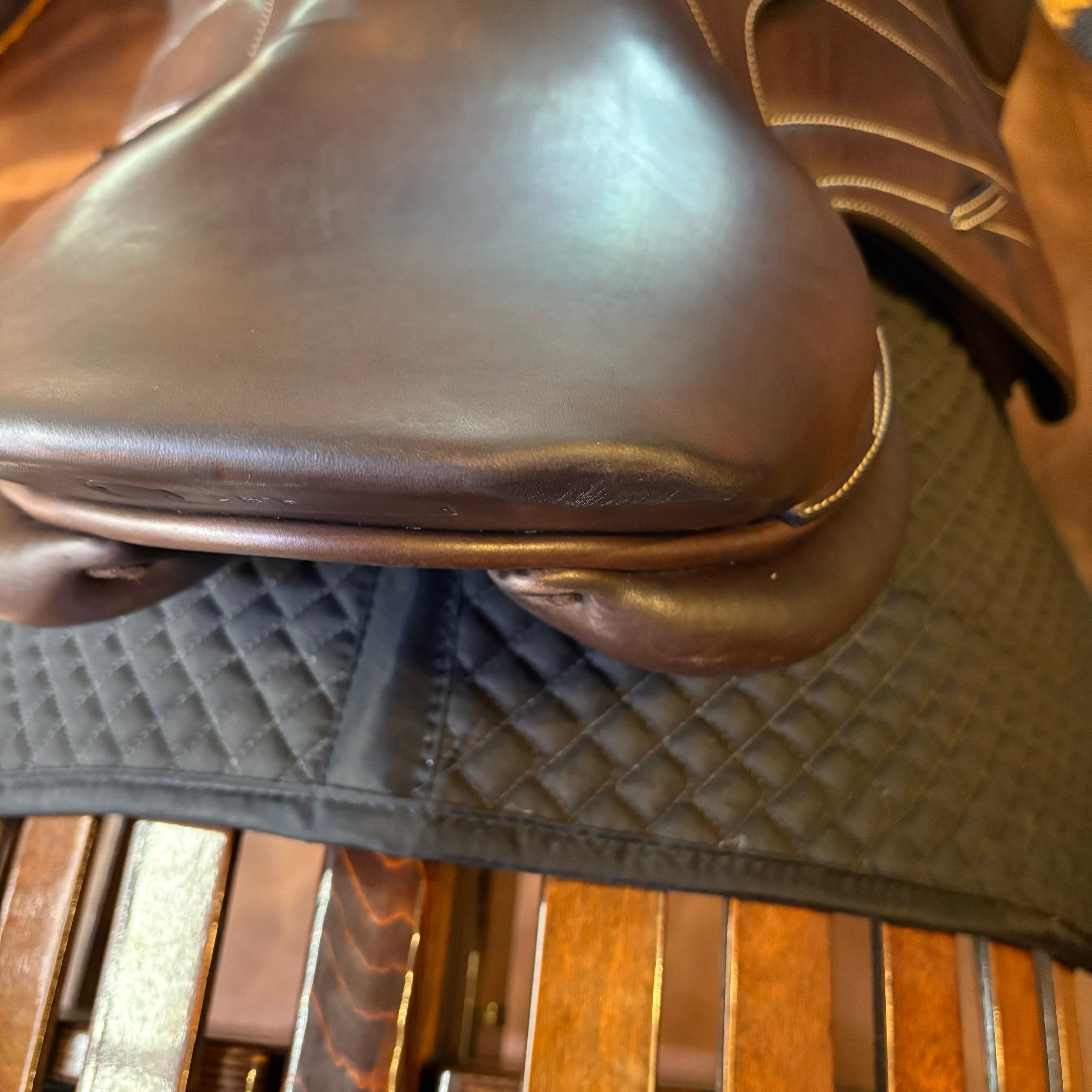 Butet Premium Saddle M17.5", 2.25 Long