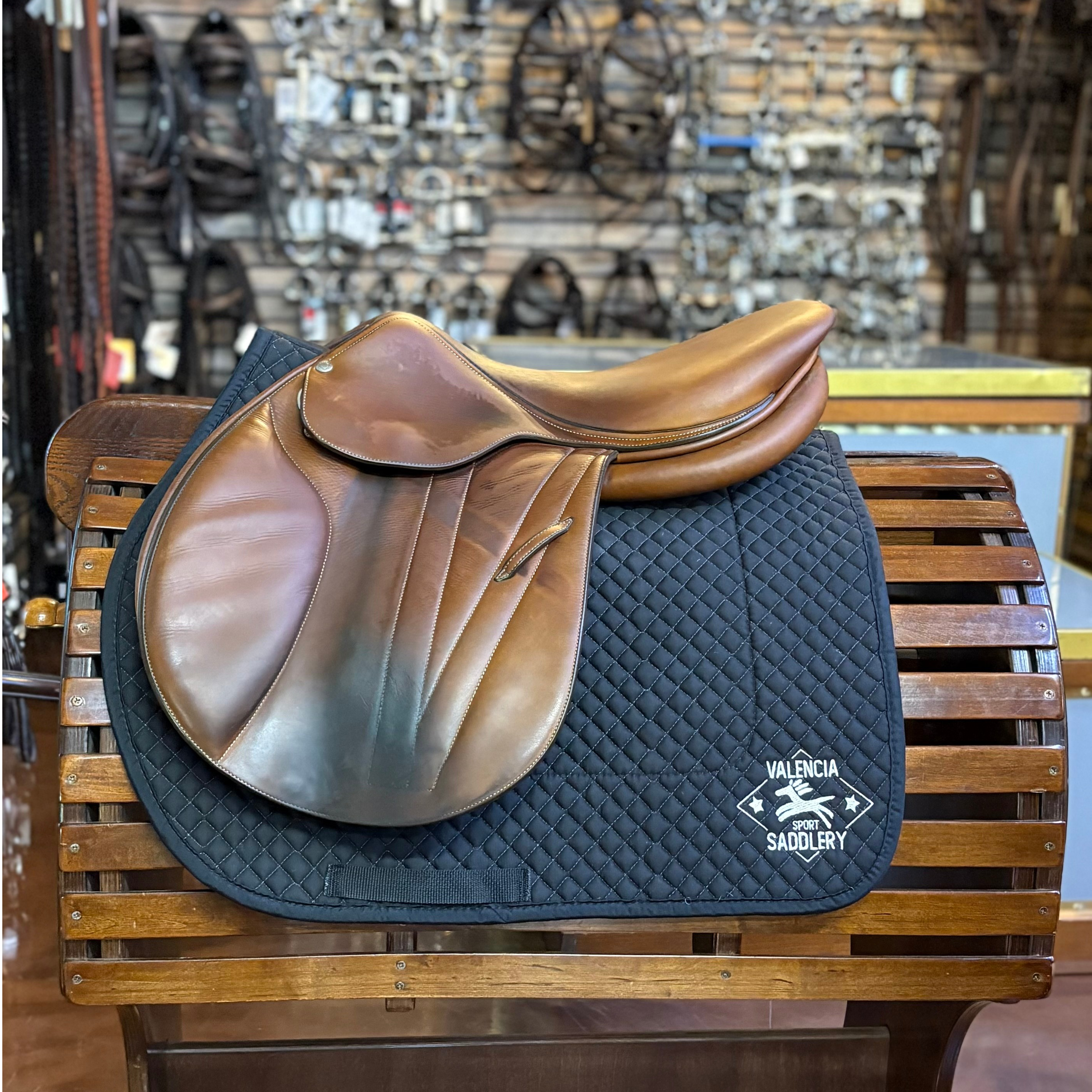 BUTET Premium Extra-Flat Saddle R17" 2