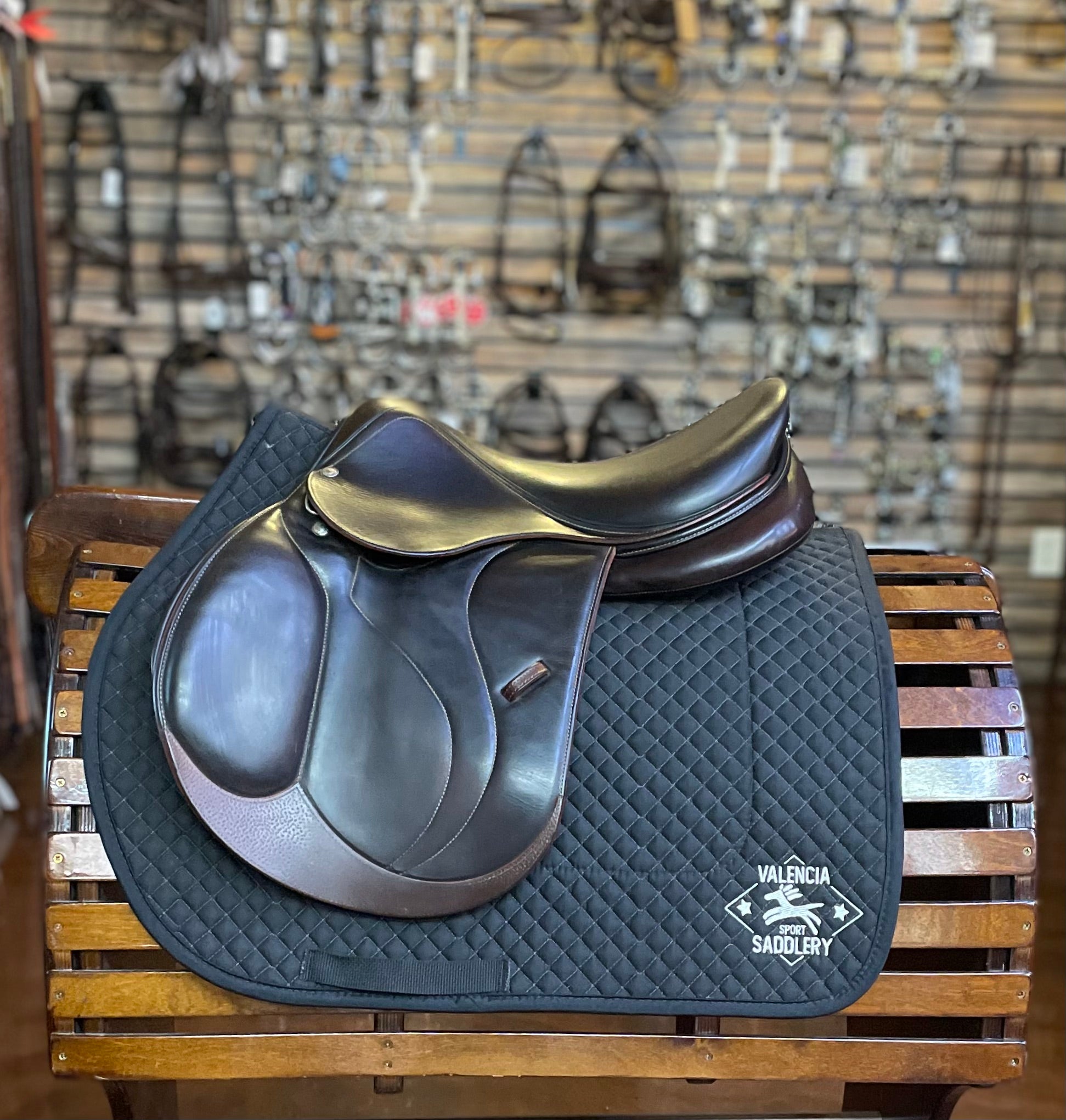 Devoucoux Biarritz O Saddle 16.5" 1