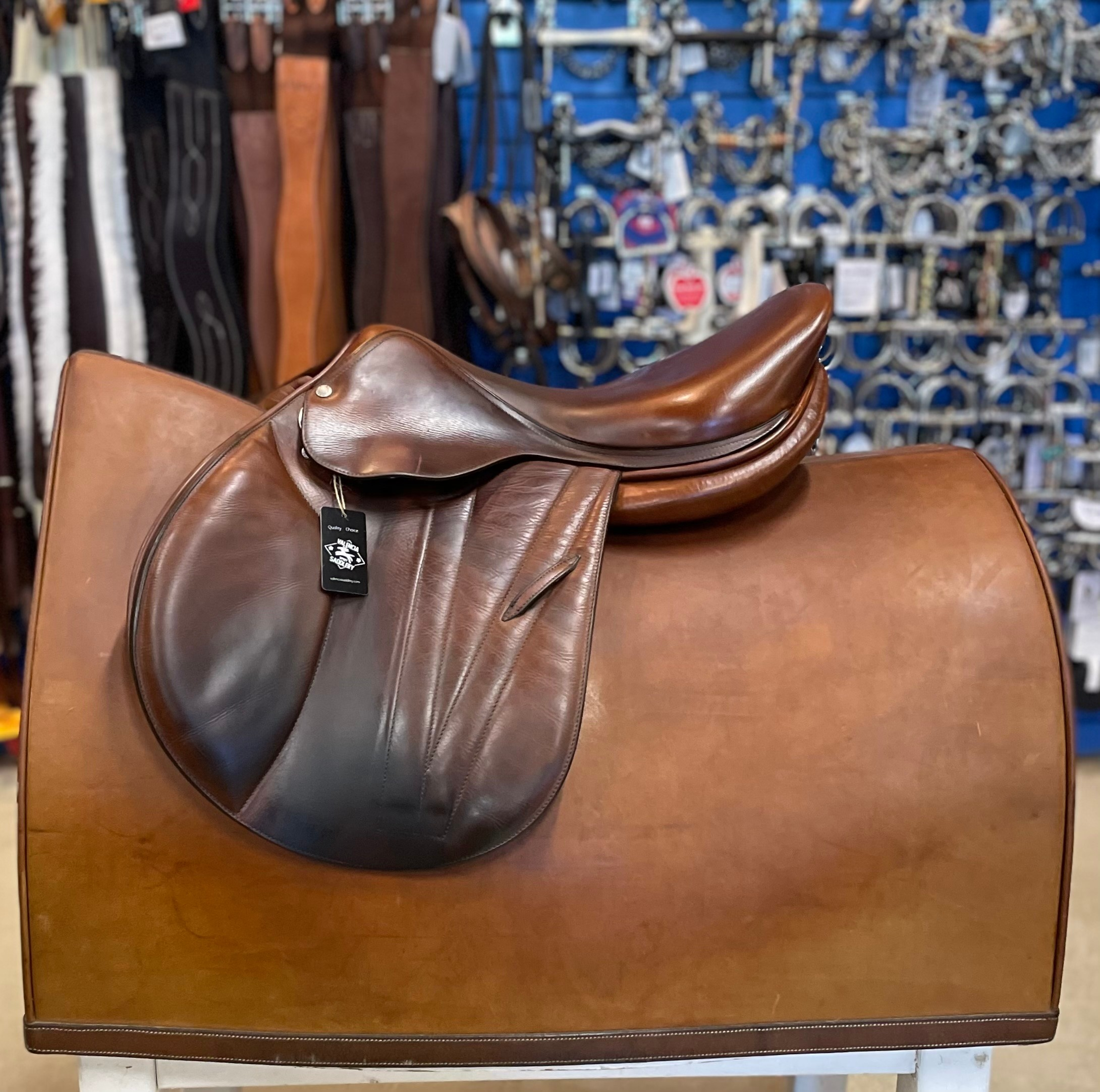 Butet Premium Saddle M17", 2.25 flaps with traditional Wool flocking