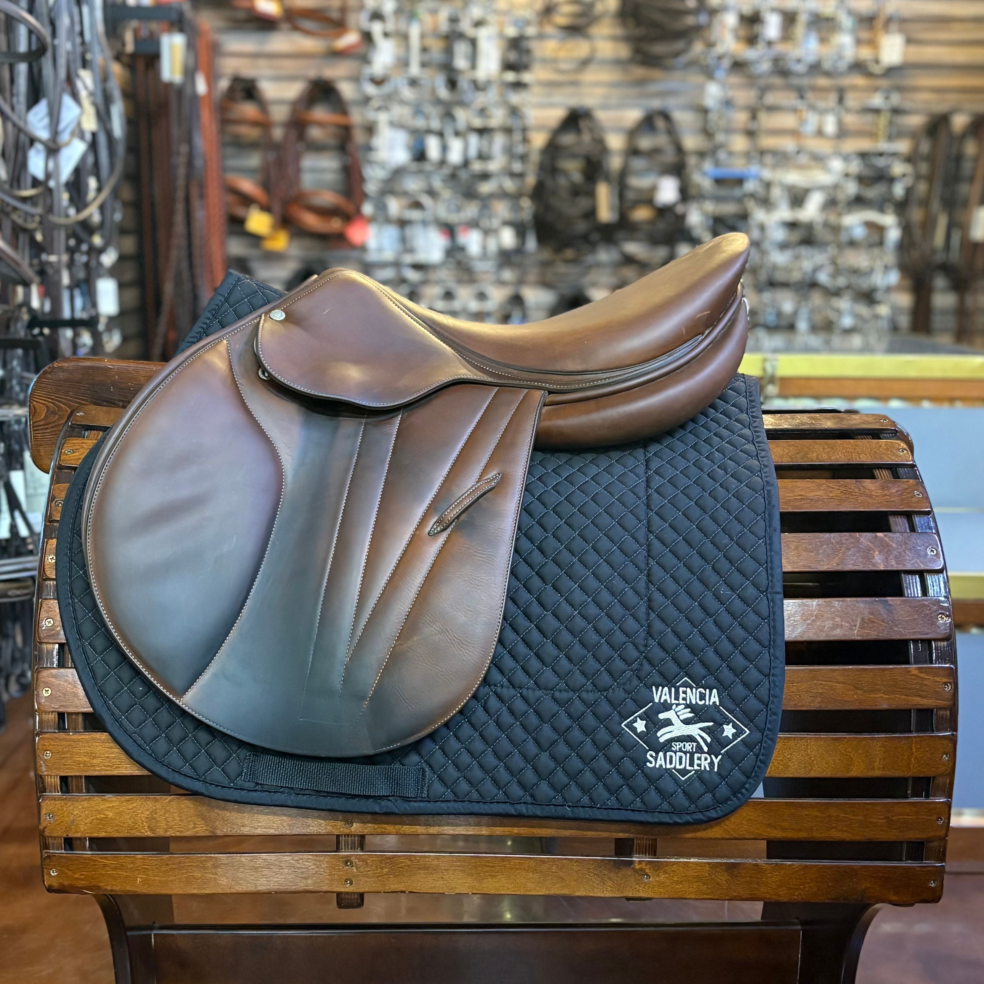 Butet Premium Saddle M17.5" 2.25