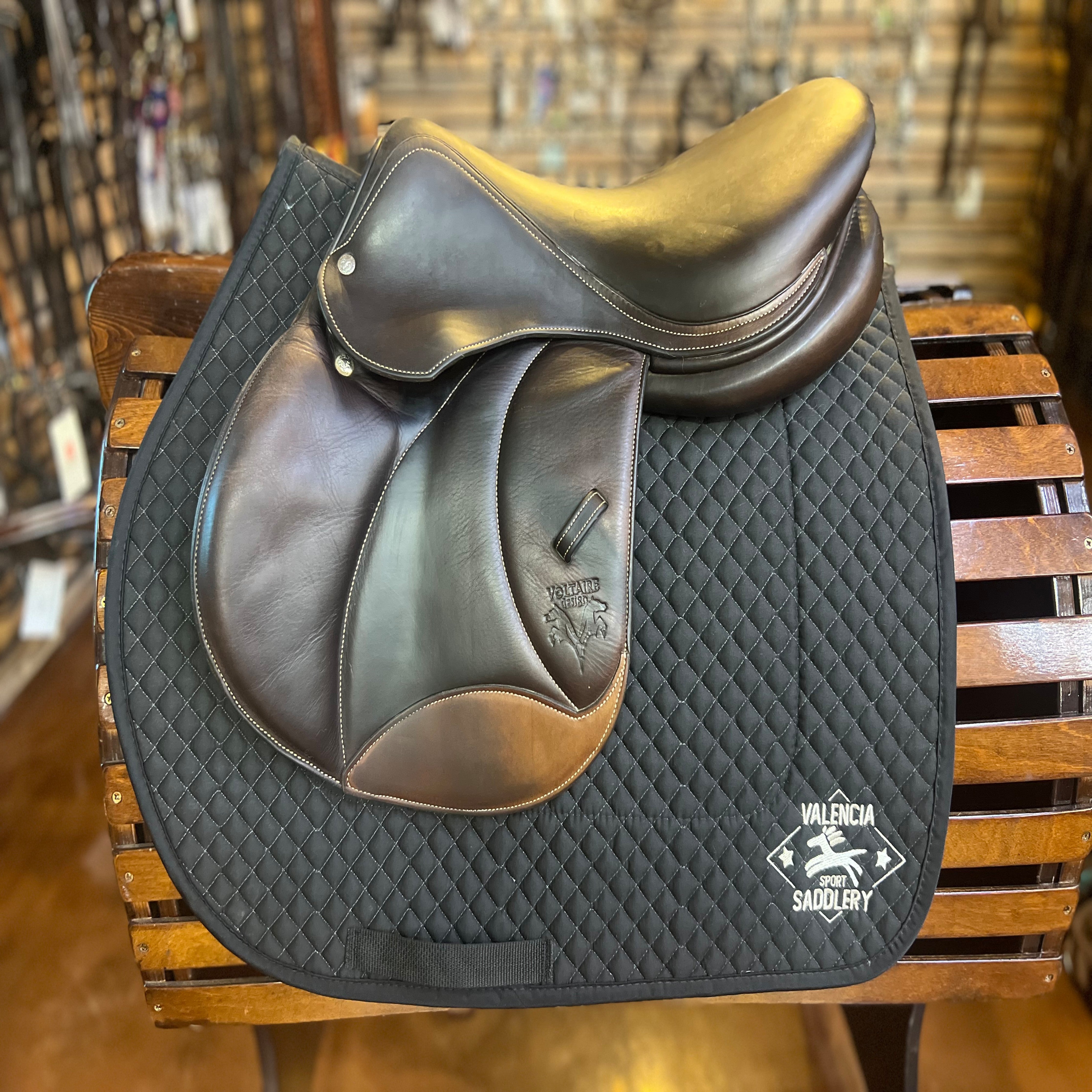 Voltaire Palm Beach saddle 17.5" 2A