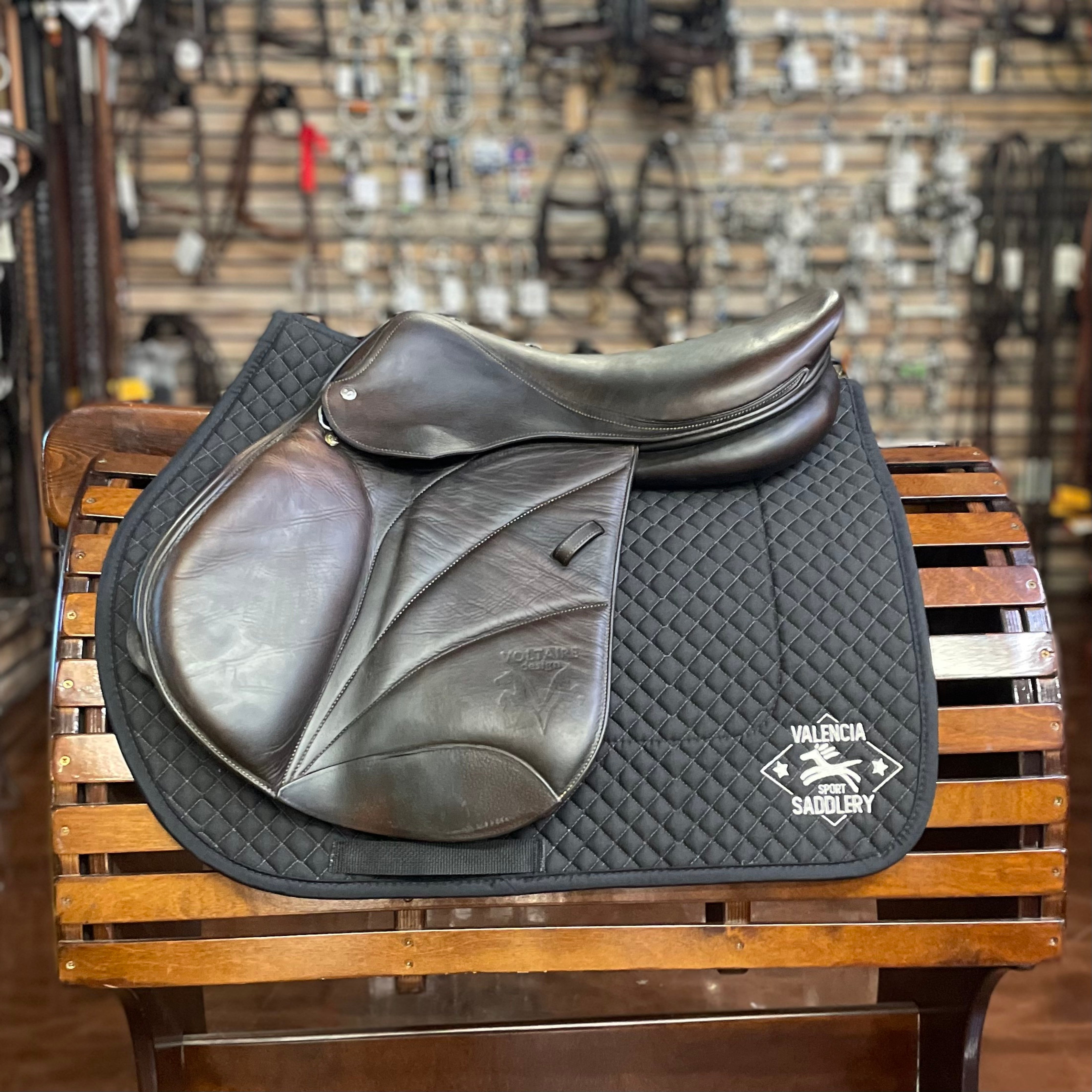 Voltaire Blue Wing saddle 17.5" 2AA